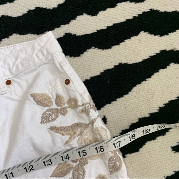 Abercrombie & Fitch White Embroidered Demim Boho Western Mini Skirt Size 0/25 - Picture 6 of 7